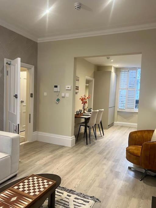 New Flat In Holland Park Daire Londra Dış mekan fotoğraf
